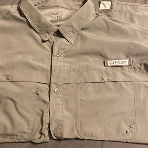 New w/o tags Mens Realtree Fishing shirt.